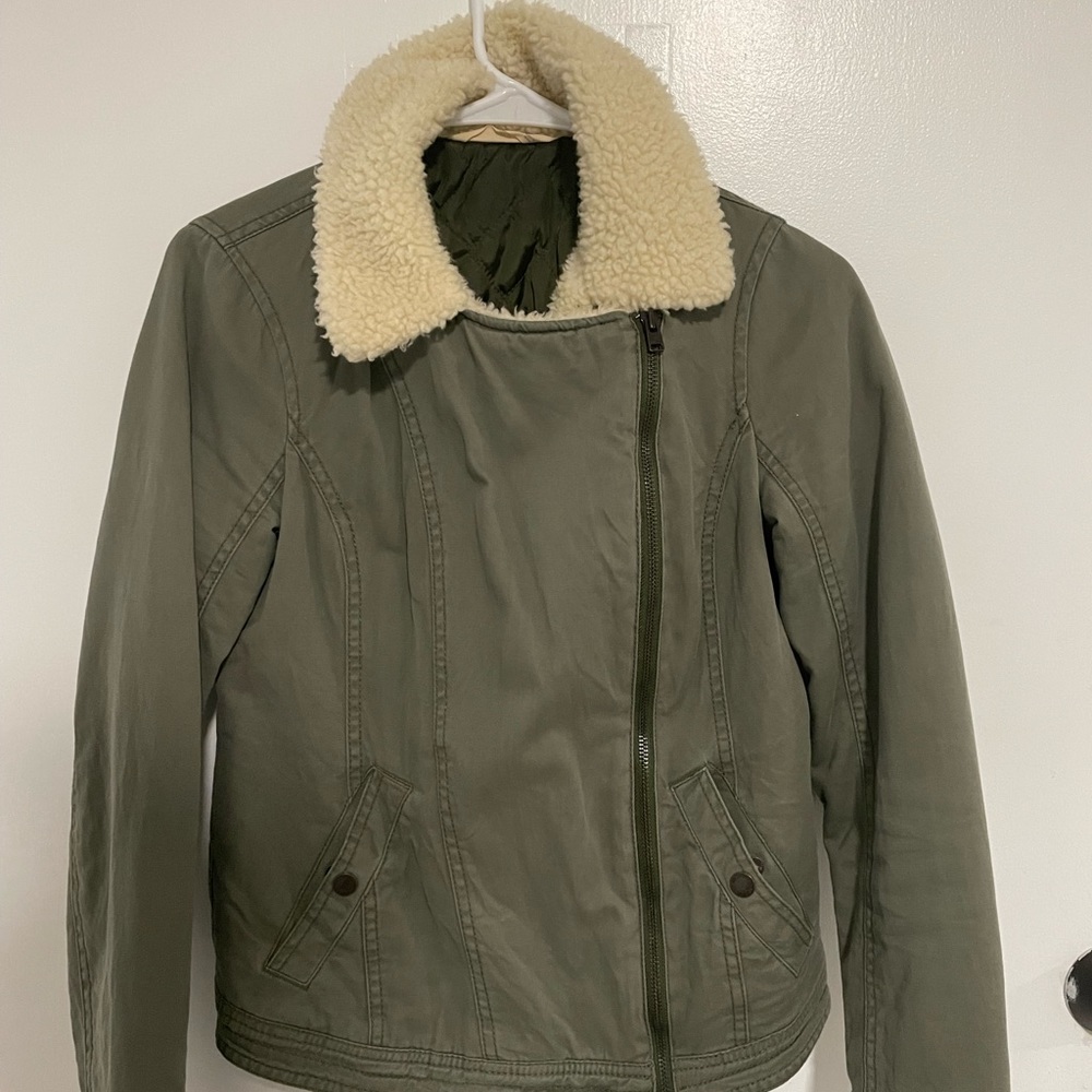 vintage hollister jacket. Super warm & cozy.